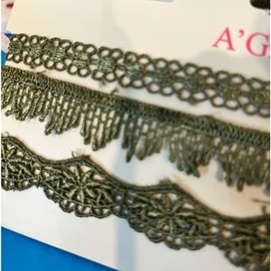 Agaci olive lace choker